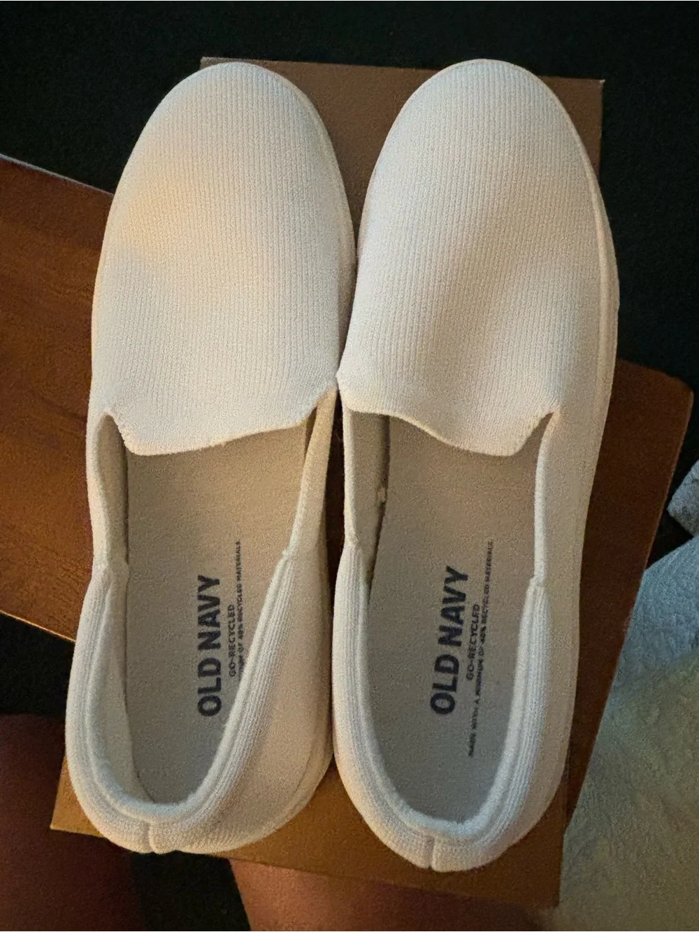 Like new Old Navy Women's Slip-On Canvas Sneakers in White Sz 7